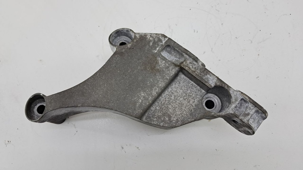 Кронштейн двигуна Opel Astra K Sports Tourer B16 1.4 Turbo 2016 13363920