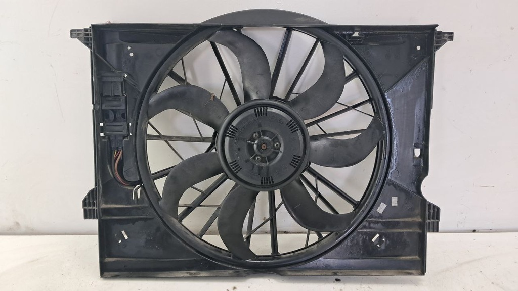 Вентилятор Mercedes W211 W219 3.0 CDI 2002-2009 A2115001693