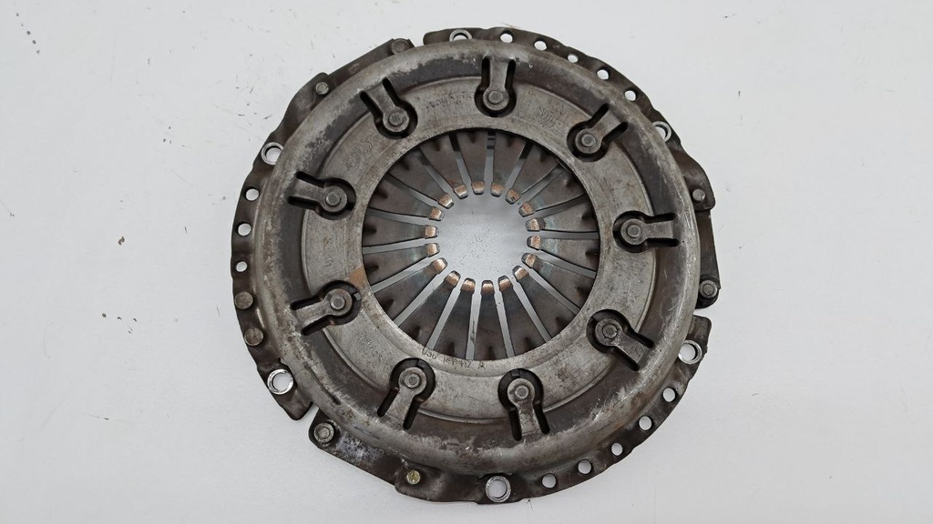 Корзина сцепления Volkswagen Passat B5 2004 гг 058141117A