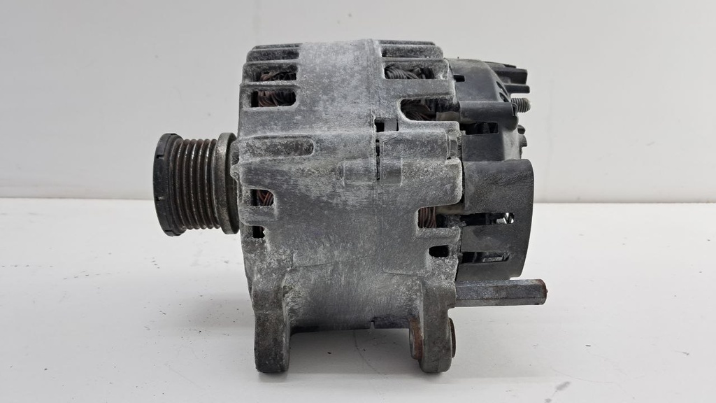 Генератор Volkswagen Passat B6 3.6 FSI 2010-2015 03H903023L