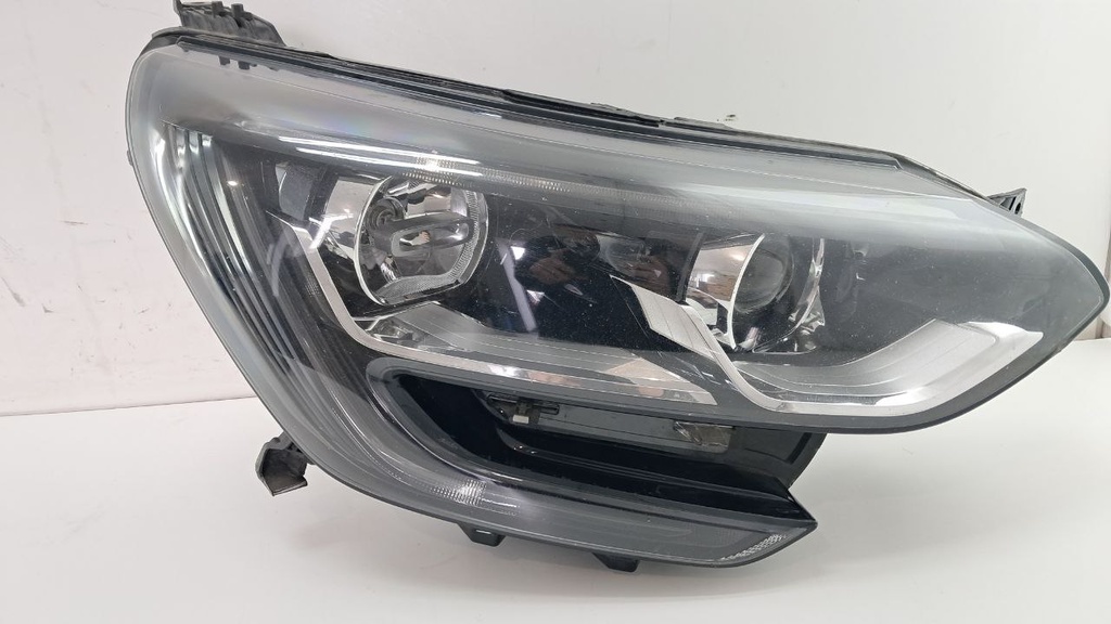 Фара права Renault Megane IV 2017 260108478R