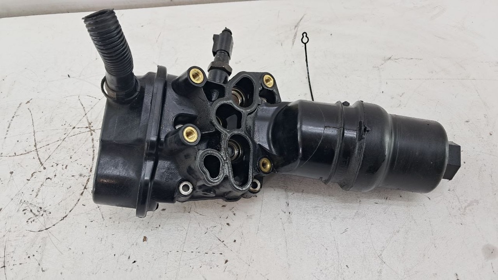 Корпус масляного фильтра Audi A4 B7 2.0 TFSI 2004-2007 06F115397H
