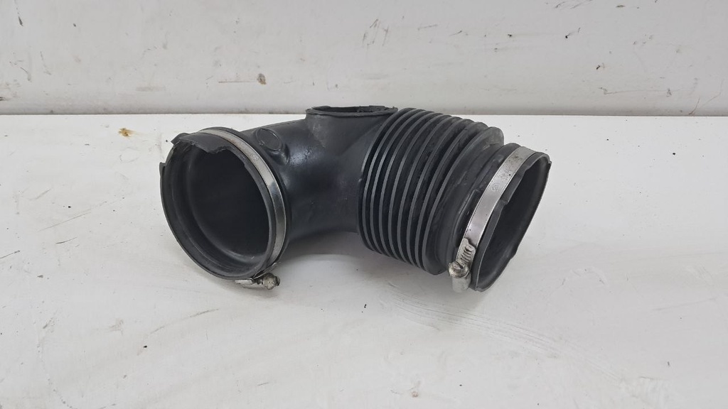 Патрубок повітряного фільтра BMW 530I X5 E70 X3 3.0i 2005 13717521029