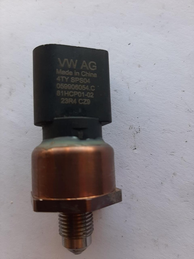 Датчик давления топлива Audi A6 C7 3.0 TDI 2015 059906054C