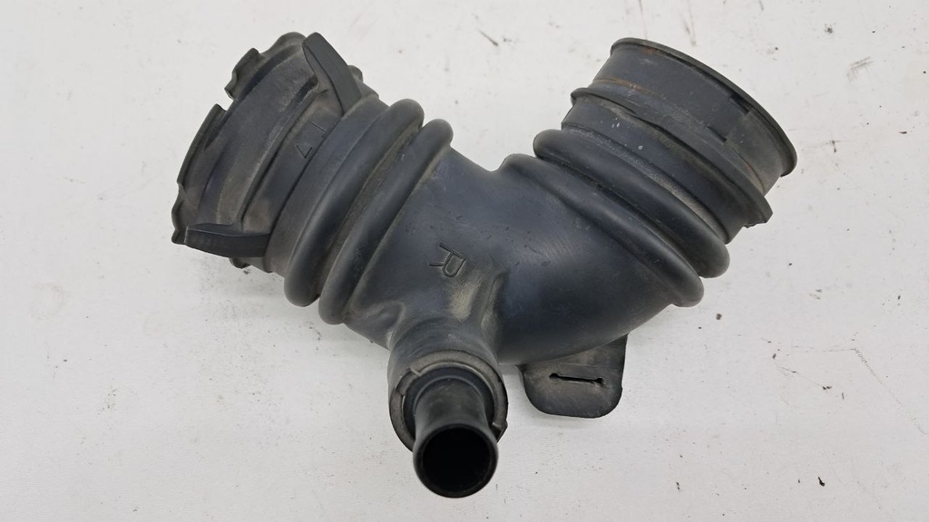 Патрубок воздушного фильтра Toyota Yaris Auris 1.3 2006-2011 гг 1788047040