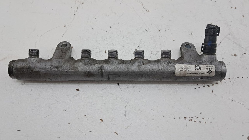 Паливна рампа Audi A4 A6 Q5 2.0 TDI 03L130089A