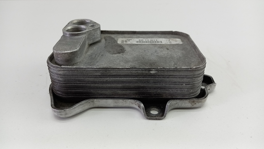 Радиатор масляный Skoda Octavia A5 1.6 FSI 2006 03C117021E