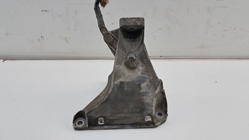 Кронштейн двигателя правый Volkswagen Passat B5 1.9tdi 8D0199308AB
