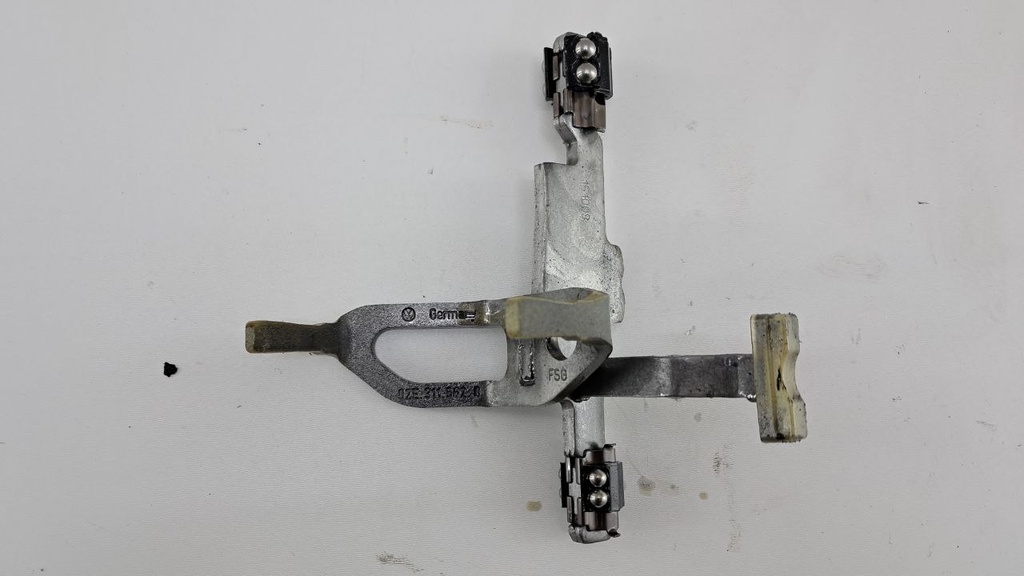 Вилка переключения передач Audi A3 8V 2.0 TDI DQ250 2010 02E311562D