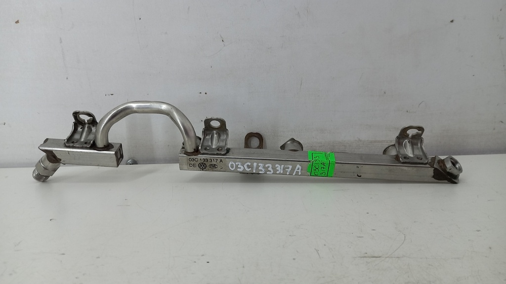 Топливная рампа Volkswagen Touran Passat B6 B7 1.4 TSI 2010 гг 03C133317A