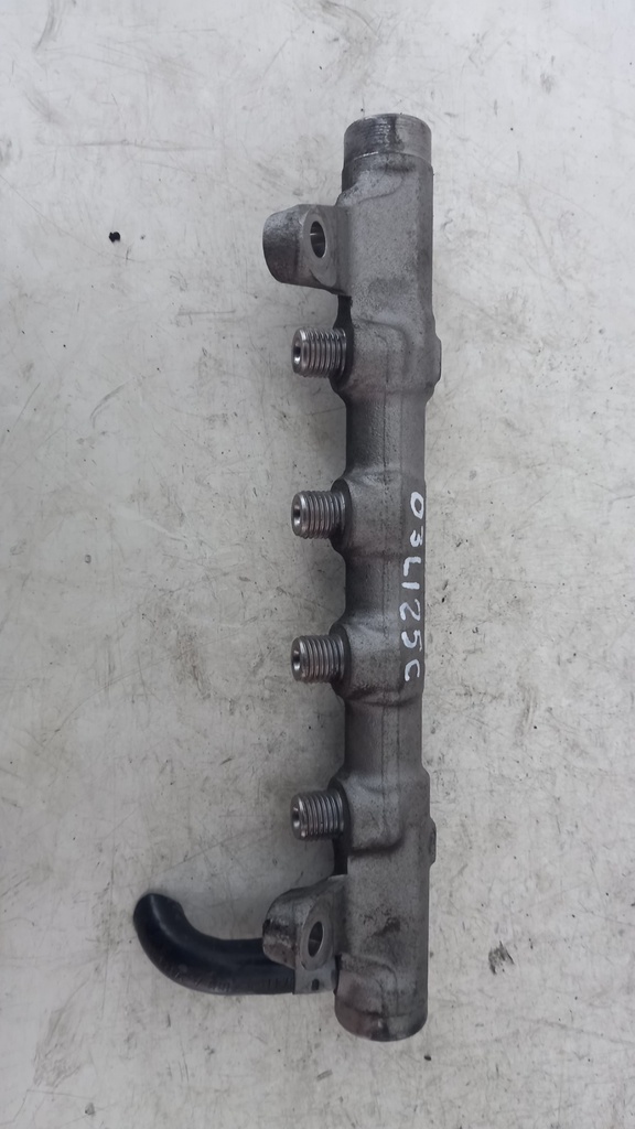 Топливная рампа Volkswagen Passat CC Skoda Audi 2.0 TDI 2011 гг 03L125C