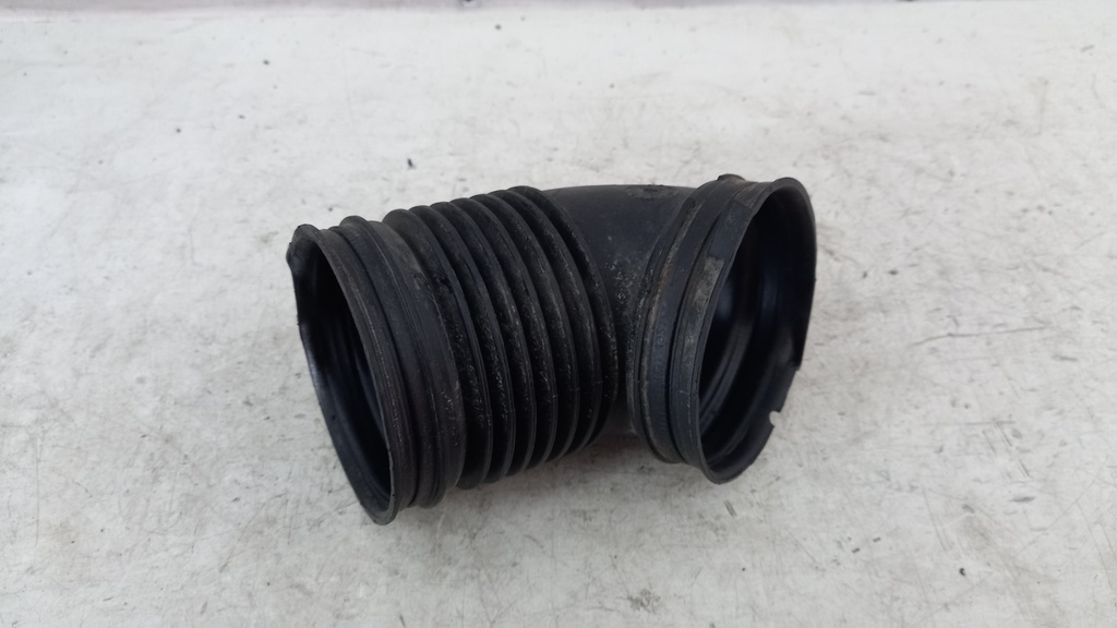 Патрубок BMW E90 2.0 TDI 2010 рр. 13717532755