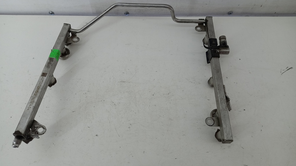 Паливна рампа Mercedes CLS C219 W211 W212 W221 A2720700995