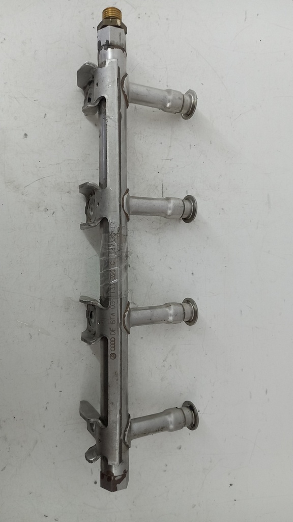 Топливная рампа Volkswagen Golf 6 Caddy Skoda Rapid Yeti 1.2 TSI 03F133320C