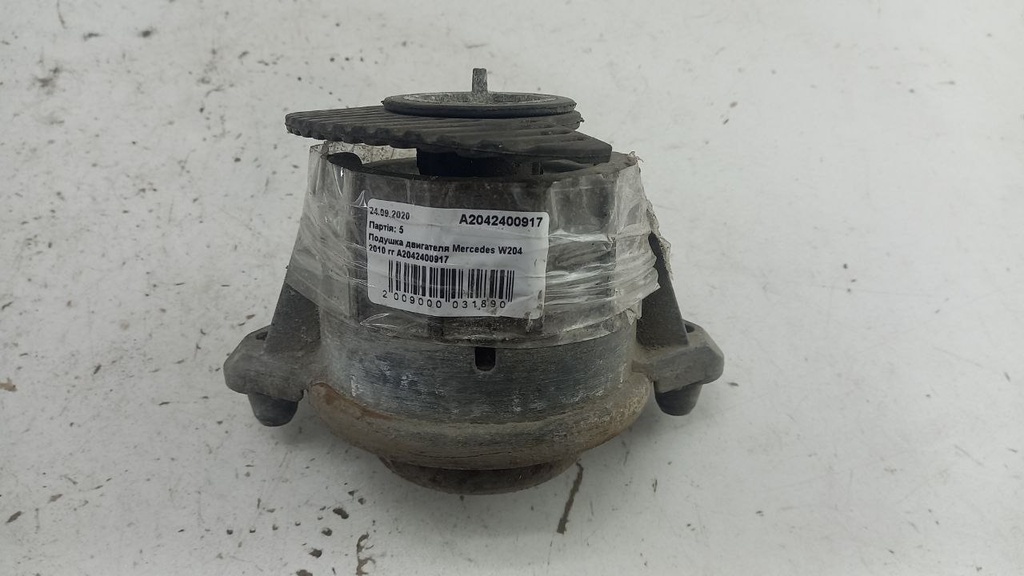 Подушка двигуна Mercedes W204 2010 A2042400917