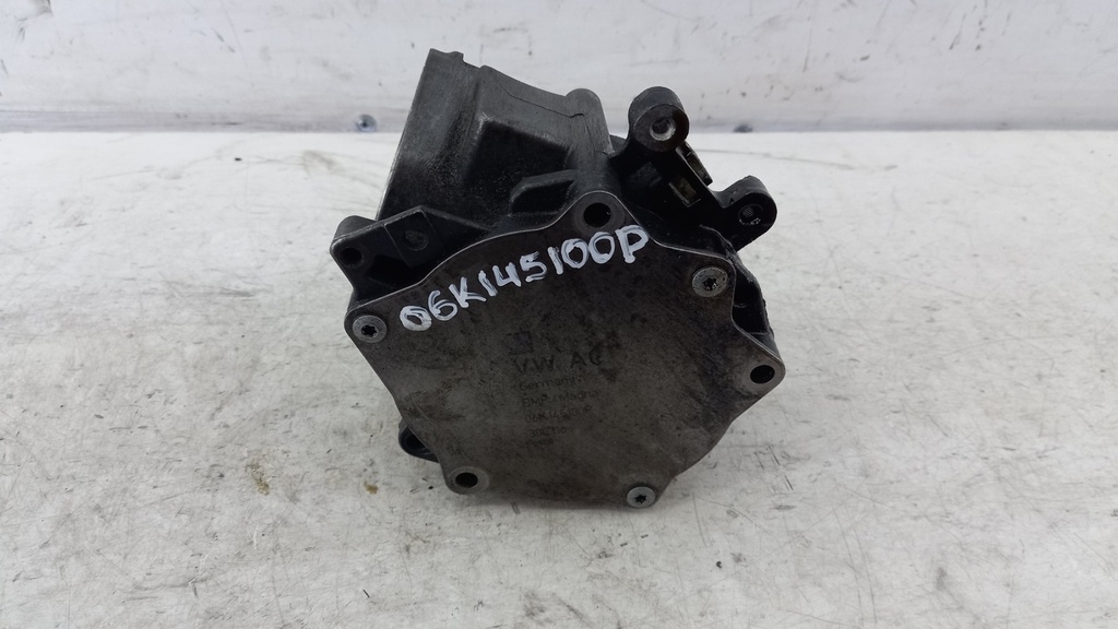 Вакуумный насос Audi A4 A5 1.8 TFSI 2010 06K145100P