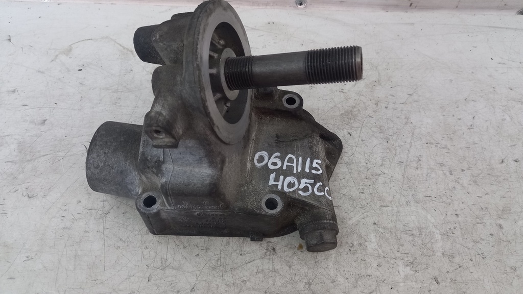 Корпус масляного фильтра Volkswagen Passat B7 2.0 TDI 2013 06A115405CC