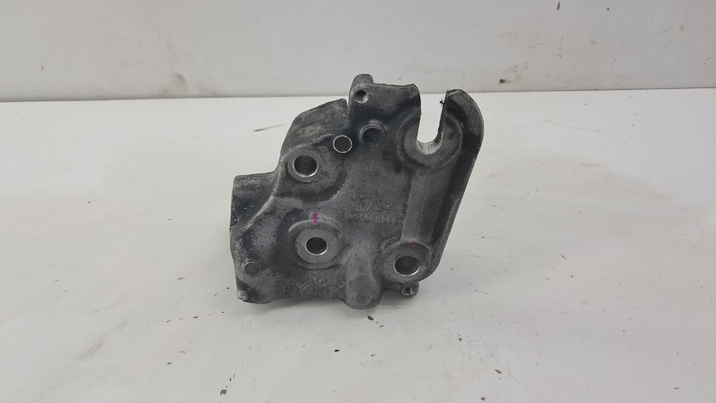 Кронштейн двигателя Citroen C4 Peugeot 508 2.0 BlueHDI 2016 9805300680
