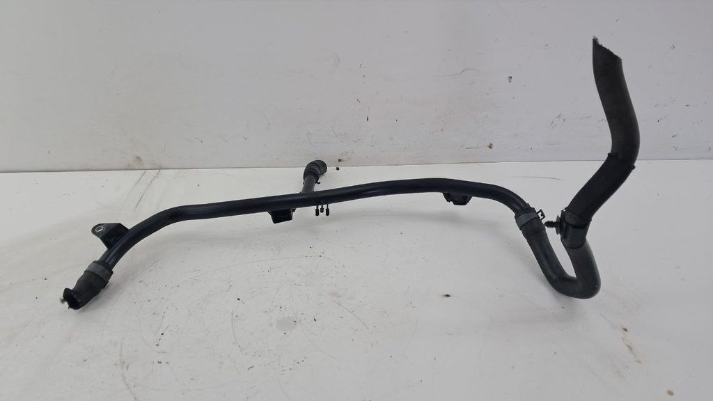 Патрубок радіатора Volkswagen Golf 6 1.4 TSI 2012 рр 04E121070AC