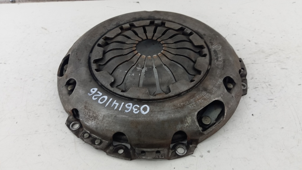 Корзина сцепления Volkswagen Golf 6 1.6 FSI 2013 гг 036141026