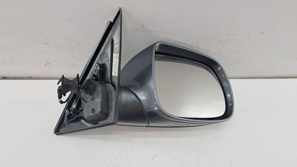 Зеркало правое Audi Q5 7PIN 2012 8R1857410C