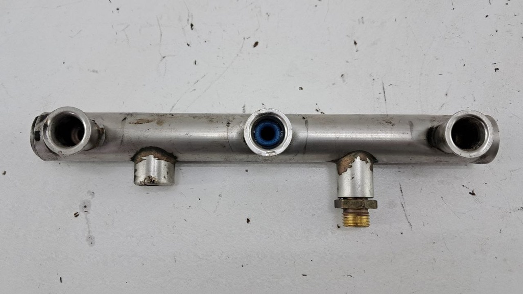 Топливная рампа Audi A6 C6 2.8 3.2 FSI 2004-2011 гг 06E130089B