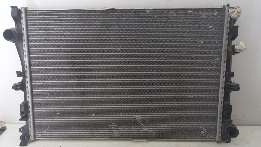 Радіатор Mercedes W205 W213 2014 рр. A0995007303