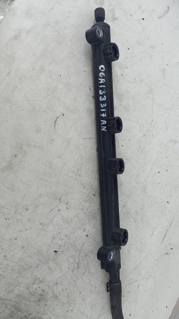 Паливна рампа Volkswagen Golf 6 1.6 MPI 16V 2008-2013 рр 06A133317AN
