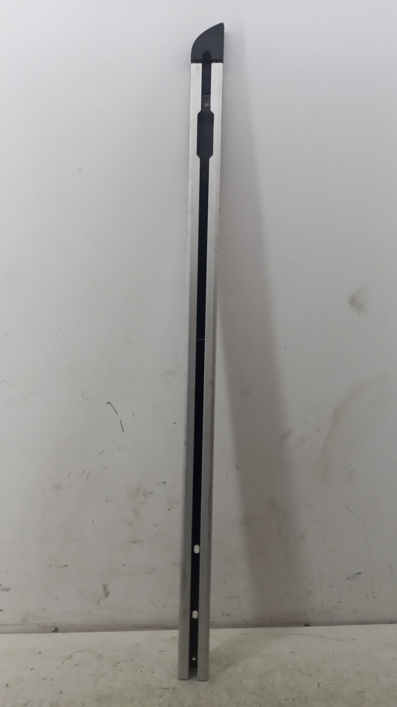 Рейка багажника права Audi A6 C7 2015 рр 4G9863556A