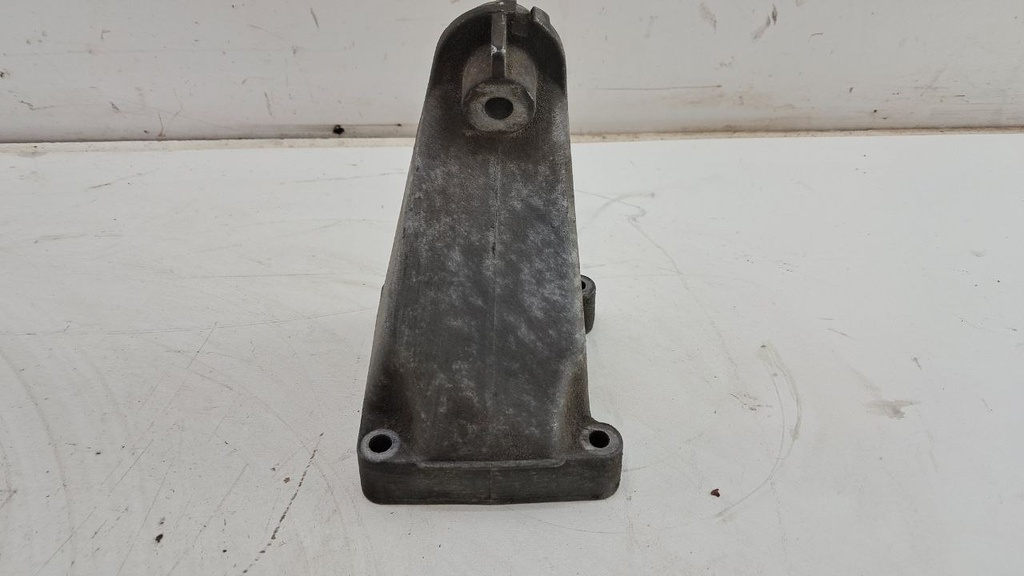 Кронштейн двигуна правий Mercedes W203 W211 1.8 CDI 2008 рр. A2712230804