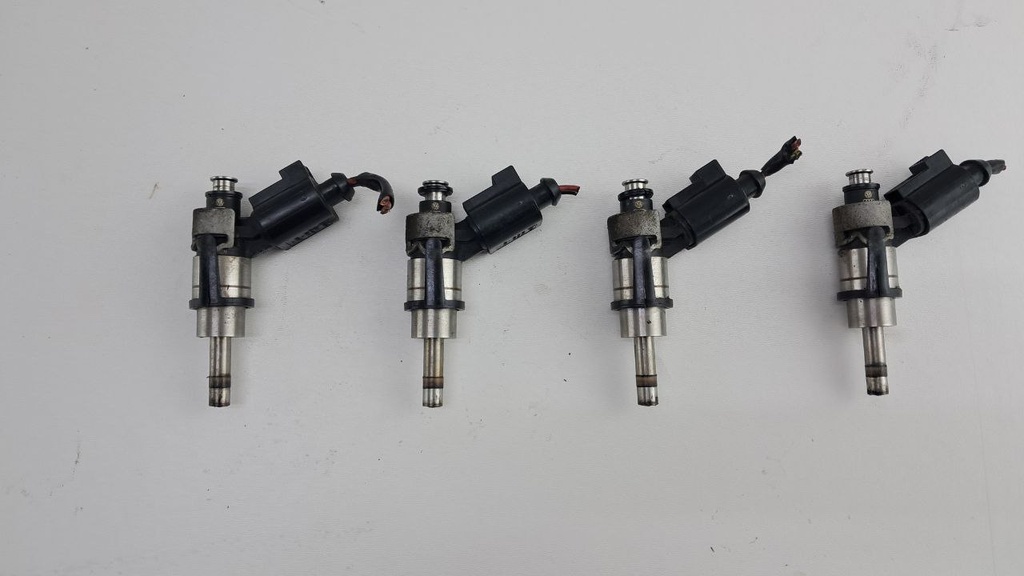 Форсунки Audi A4 B7 2.0 TFSI 2006 0261500039