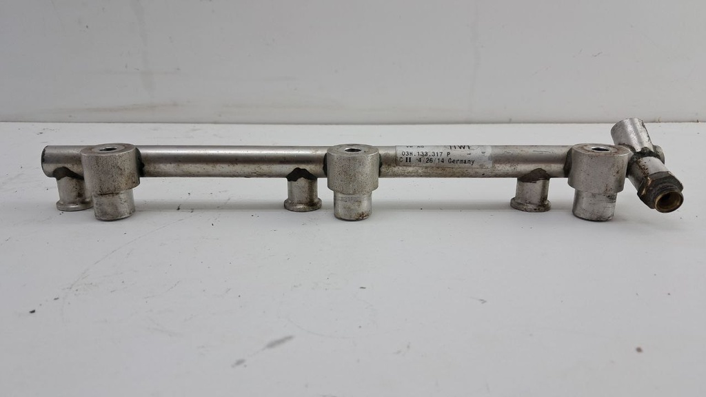 Паливна рампа Volkswagen Passat B7 3.6 FSI 2013 рр 03H133317B