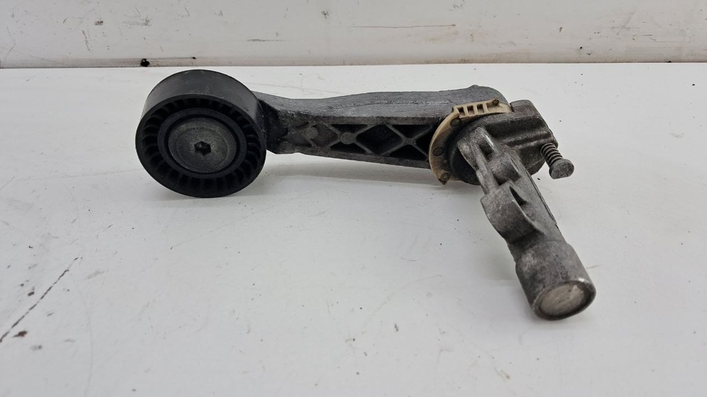 Натяжитель ремня Citroen C4 Peugeot 308 1.6 16V 2007-2014 V757101580