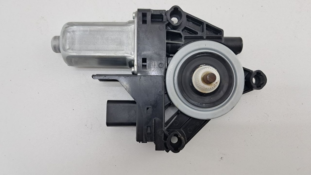 Моторчик стеклоподъемника передний правый Jeep Cherokee 2015 931401104