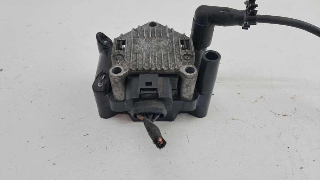 Котушка запалювання Volkswagen Golf 6 1.4 TSI 2010 032905105B