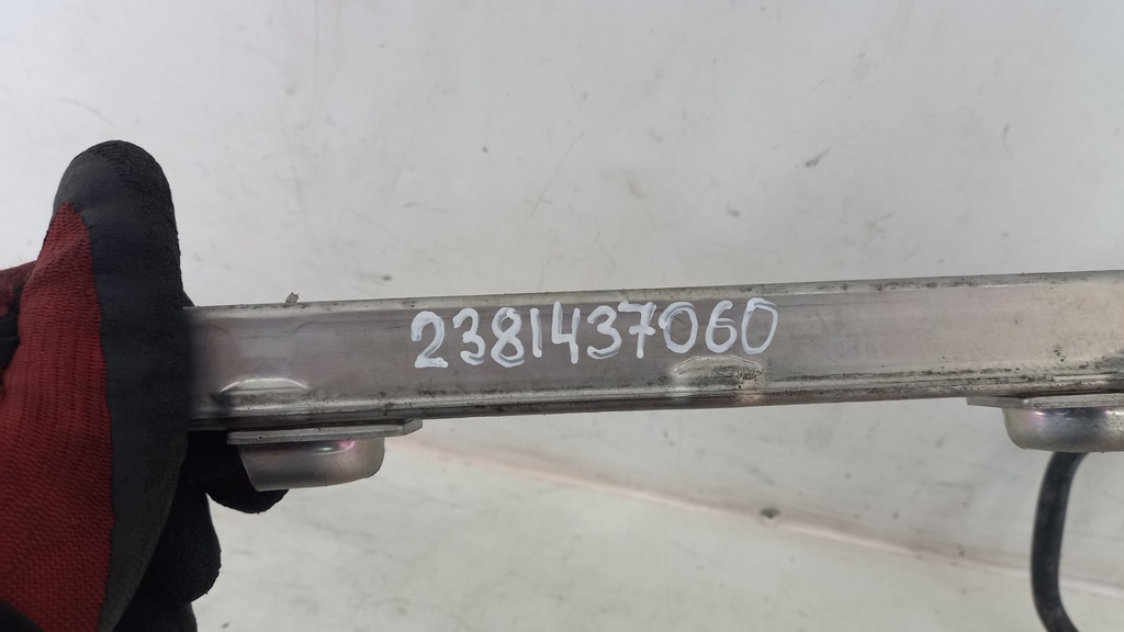 Топливная рампа Toyota Prius 1.8 Hybrid 2009-2015 гг 2381437060