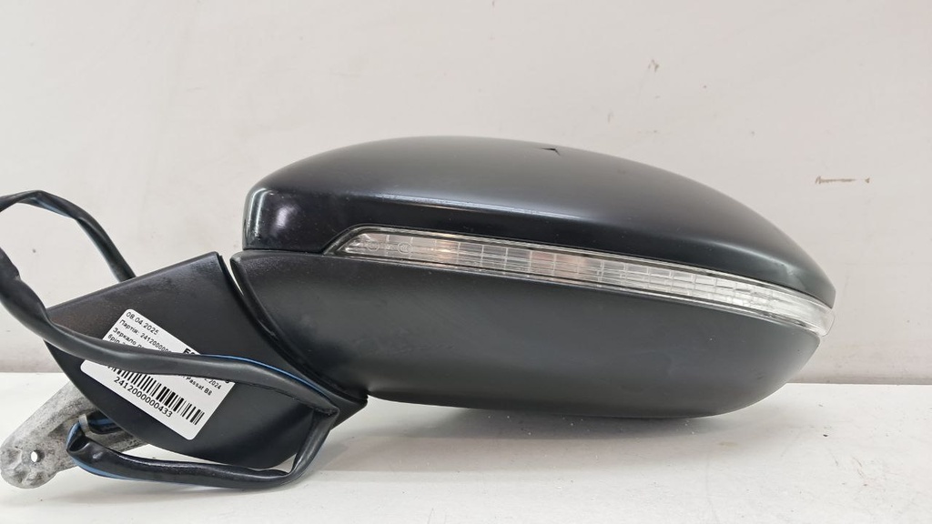 Дзеркало ліве Volkswagen Passat B8 6pin 2016 E90411065