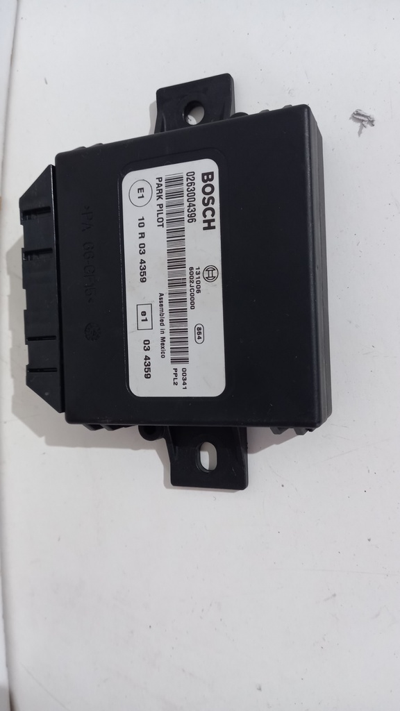 Блок управління парктрониками Mercedes-Benz E W212 2012 0263004396