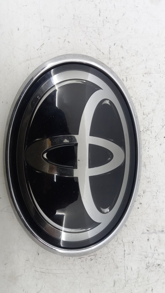 Эмблема капота Toyota  Hilux 2015-2021  531270K260