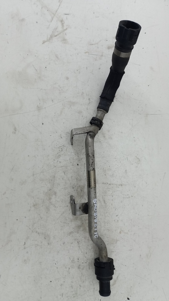 Патрубок радіатора Audi A4 B8 2.7 3.0 TDI 2008 рр. 8K0819377C