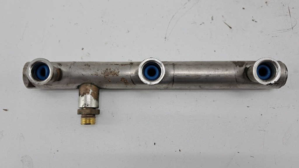 Паливна рампа Audi A6 C6 3.2 FSI 2004-2011 06E130090