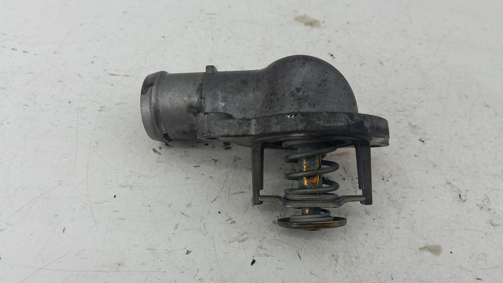 Корпус термостата Volkswagen Transporter T5 2.5 TDI 2007 гг 070121114