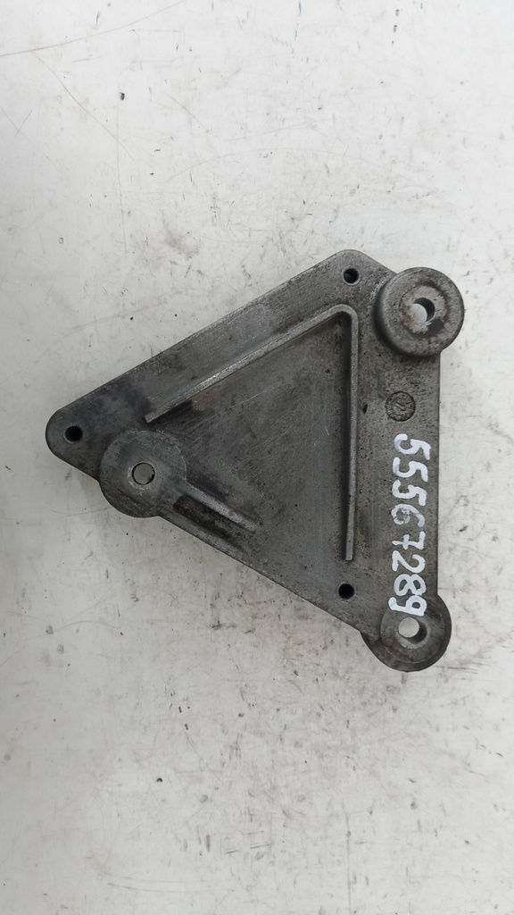 Кронштейн компресора Opel Astra J 2.0 CRDI 2012 55567289