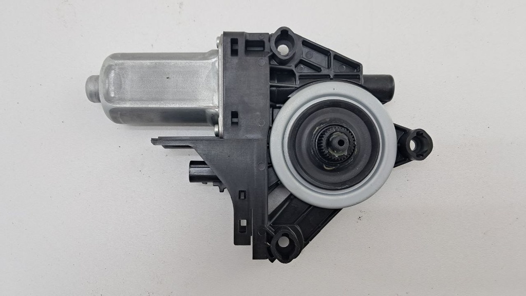 Моторчик склопідйомника задній правий Jeep Cherokee 2015 931403103