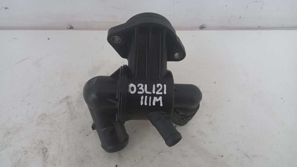 Корпус термостата Volkswagen Passat CC  2.0 TDI  2008-2012 гг 03L121111M