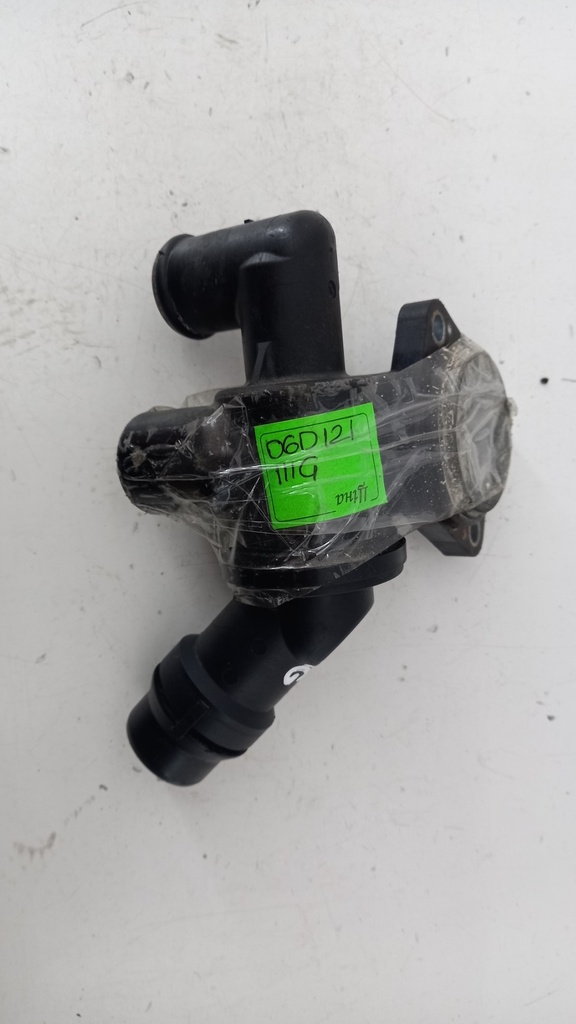 Корпус термостата Audi A4 B7 A6 2.0 TFSI 06D121111G
