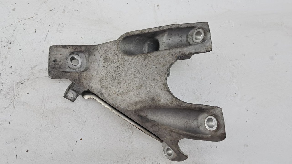 Кронштейн двигуна BMW 530I X5 E70 X3 3.0i 2005 22116770940