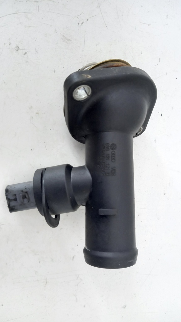 Корпус термостата Volkswagen Caddy 1.9 2.0 TDI 2004-2010 рр 03G121121D