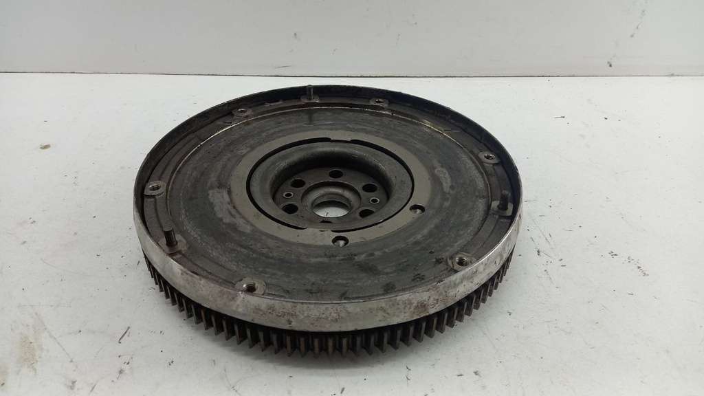 Маховик двигателя Ford Focus II 2.0 2009 гг 8G916477BC