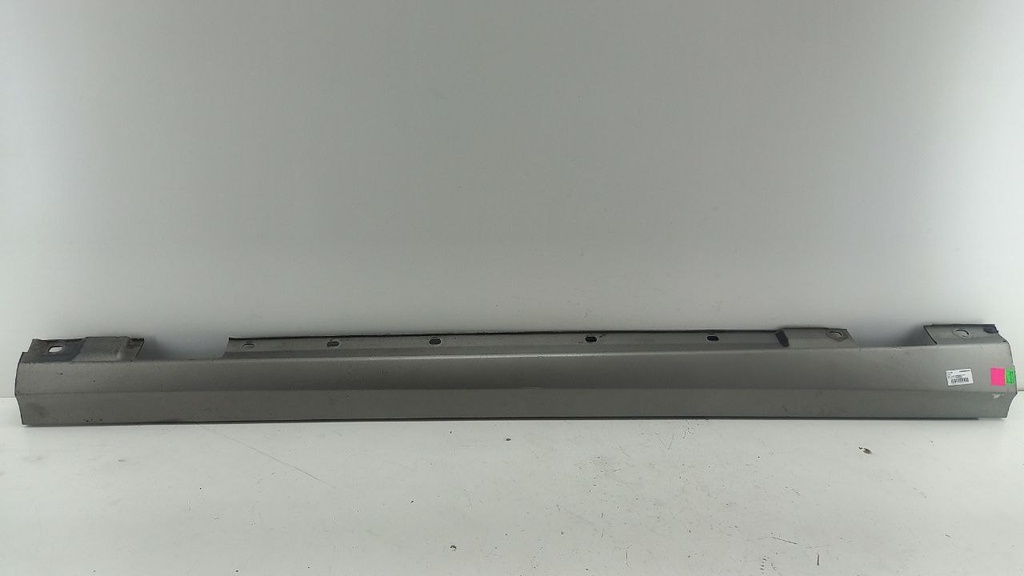 Порог правый Mercedes W204 2007-2014 гг A2046900440